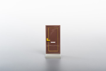 何もない空間とドア