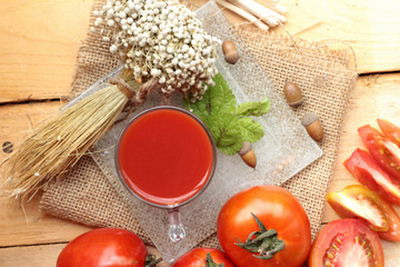 Tomato juice and fresh tomatoes