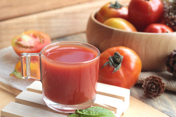 Tomato juice and fresh tomatoes