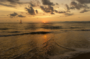 Fototapeta na wymiar Sailboat Sunset