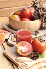 Tomato juice and fresh tomatoes