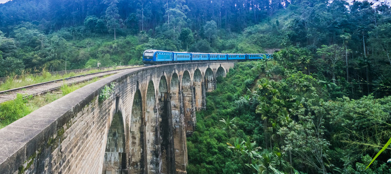The udarata menike train is on the world famous Demodara nine arch bridge