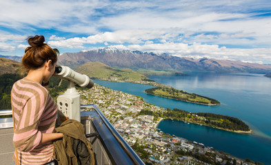 Naklejka premium Young adult woman enjoy a stunning view of Queenstown