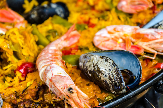 Paella mit Garnelen