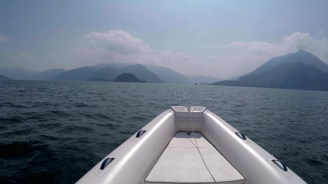 in gommone sul lago di Como