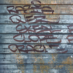 Grille métallique - Graffitis