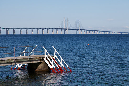 Öresundbrücke und Badestelle