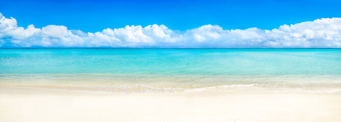 Sommer Sonne Meer und Strand als Panorama Hintergrund © eyetronic
