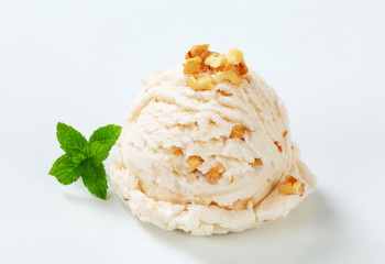 Walnut ice cream