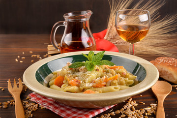 Penne rigate with carrots and cereals

