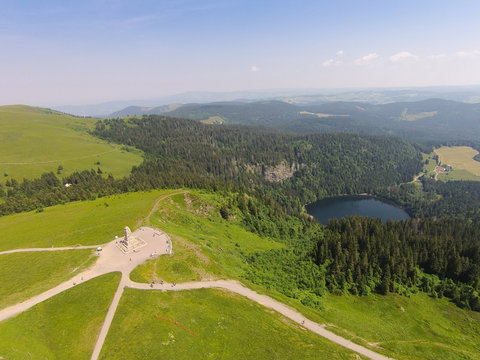 Feldberg aus der Luft mit dem Feldsee