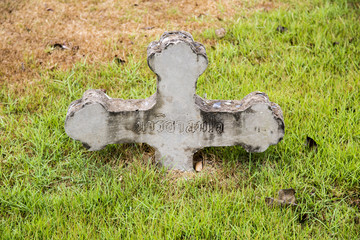 Grabstein / Grabkreuz