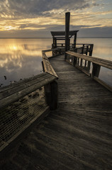 Pontile di legno che si affaccia verso la laguna di Marano a Lignano sabbiadoro