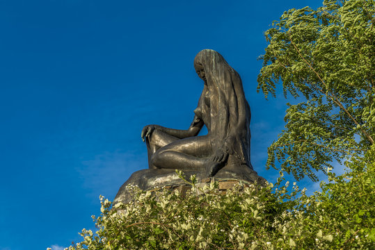 Sch&ouml;ne Loreley in sch&ouml;ner Naturlandschaft am Rhein