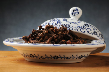 Syzygium aromaticum Giroflier Chiodi di garofano Gewürznelken-Baum Clavo de olor Cloves クローブ Гвоздичное дерево قرنفل