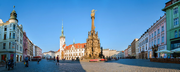 OLOMOUC, CZECH REPUBLIC - JULY 1 2015: Holy Trinity Column on The Upper Square in Olomouc - obrazy, fototapety, plakaty