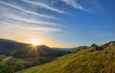 Obraz premium Nice sunset over mountains