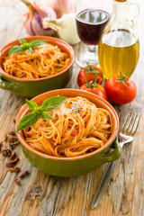 Spaghetti con pomodoro e formaggio grattugiato, Italian Pasta