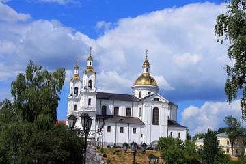 Fototapeta na wymiar Успенский православный собор в Витебске