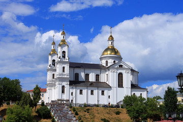 Fototapeta na wymiar Успенский православный собор в Витебске