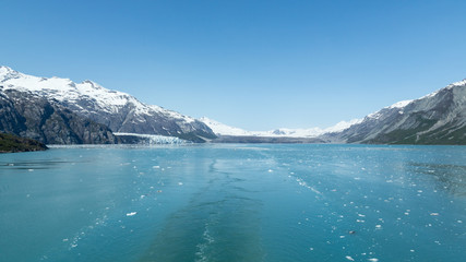 Fototapeta na wymiar Leaving Glacier Bay
