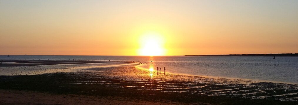 Playa al atardecer
