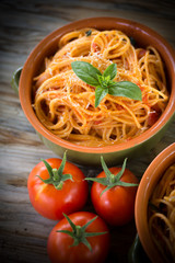 Spaghetti con pomodoro e formaggio grattugiato, Italian Pasta