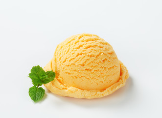 Apricot ice cream
