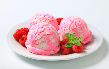 Raspberry ice cream