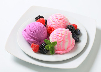 Ice cream with fresh berries