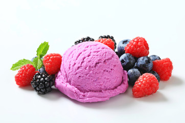 Berry fruit ice cream