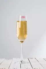 Papier Peint photo Lavable Alcool Red lipstick on champagne glass