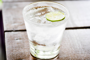 tonic,soda and lime slice