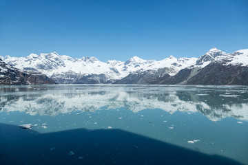 Fototapeta na wymiar Sailing through Glacier Bay