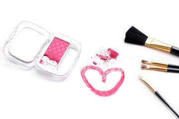 Obraz na płótnie Canvas Cosmetic brush and pink powder on white background