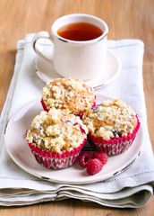 Raspberry crumble muffins
