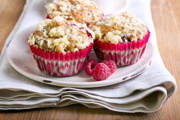 Raspberry crumble muffins