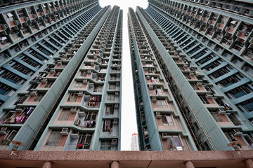 香港の密集した高層マンション