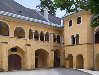 Fototapeta na wymiar Innenhof des Ordensschlosses Millstatt / Kärnten / Österreich