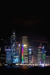 Obraz premium 香港の高層ビルの夜景 