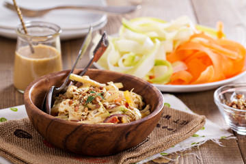 Raw pad thai salad © fahrwasser