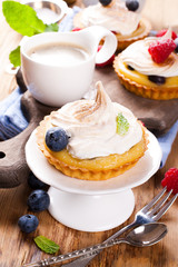 Homemade tartlets with lime curd and meringue 