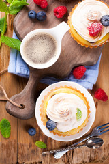 Homemade tartlets with lime curd and meringue 