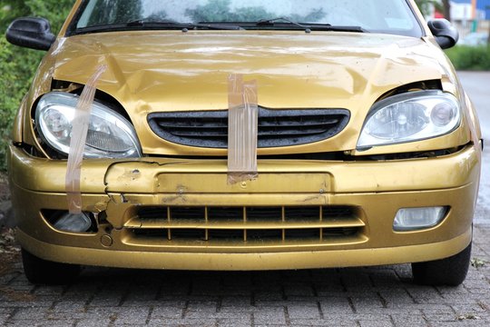 Front eines Unfallwagens