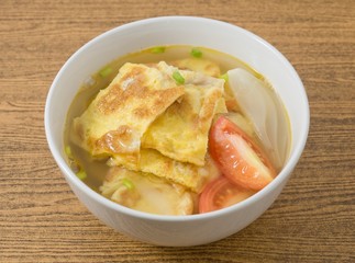 Thai Omelet Soup with Tomatoes and Scallion