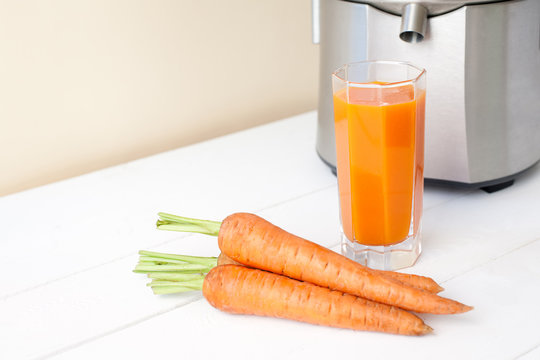 fresh carrot juice with juicer