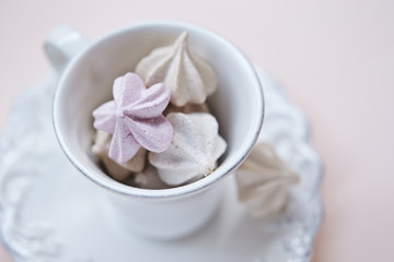 Cream meringues