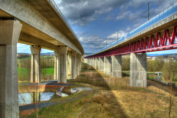 Fototapeta na wymiar Brücken in der Landschaft