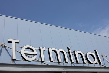 Leuchtbuchstaben eines Terminals