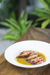 steamed prawns in garlic and butter sauce